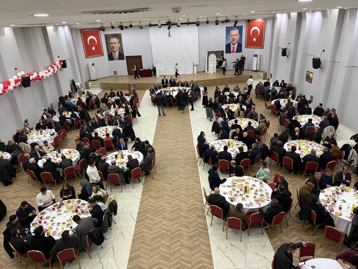 eminsimsekmus's tweet photo. AK Parti Erzurum Milletvekilimiz ve İl Koordinatörümüz Sn. @AbdurrahimFIRAT, AK Parti MKYK Üyemiz Sn. @avmuratcicek, İl Başkanımız Sn. @MelikEmre1 ve kıymetli teşkilat mensuplarımızla iftar programında bir araya geldik.

Ramazan’ın manevi atmosferinde aynı sofrayı paylaşarak birlik ve beraberliğimizi pekiştirdik, samimi sohbetlerde bulunduk.

Rabbim tuttuğumuz oruçları ve yaptığımız ibadetleri kabul eylesin. Bu mübarek ayın ülkemize, milletimize ve tüm İslam âlemine hayırlar getirmesini diliyorum.