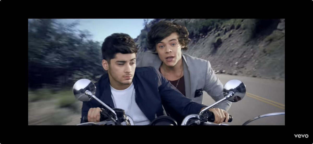 alexiacasilla's tweet image. Does it ever drive you crazy
Just how fast the night changes? #americangirls #KATTDO #HarryStyles