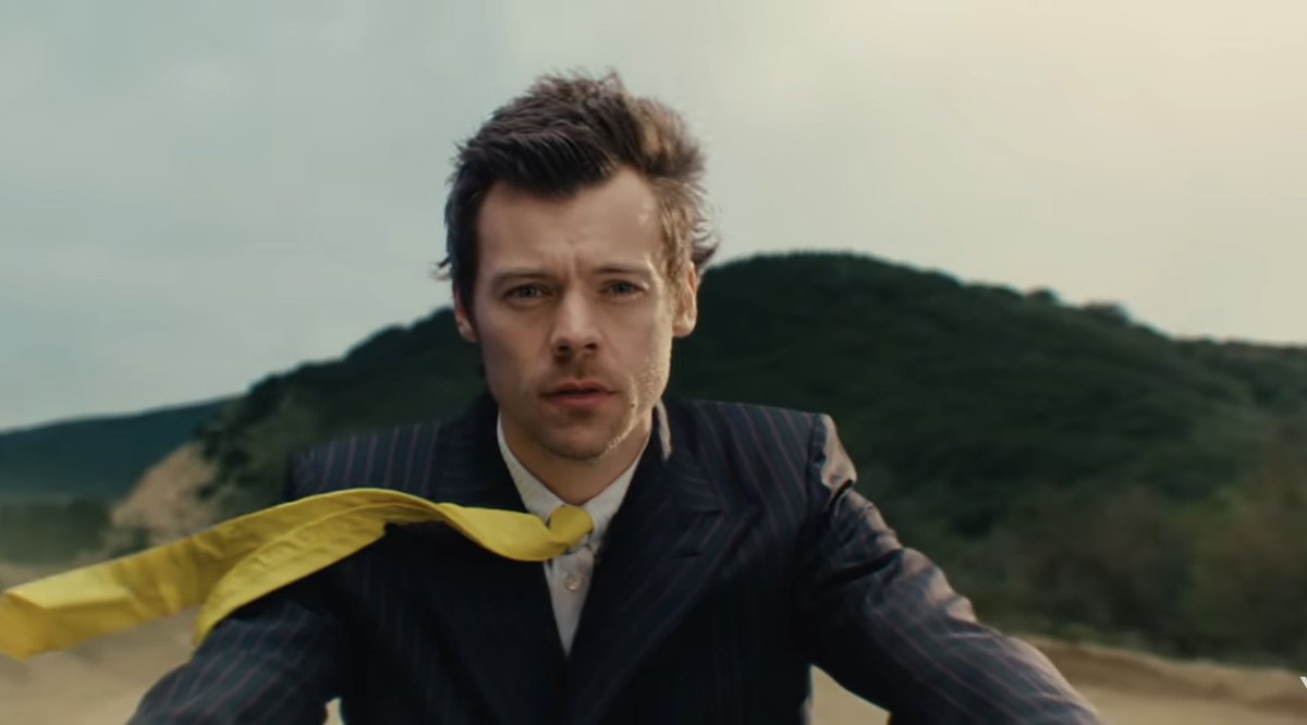 alexiacasilla's tweet image. Does it ever drive you crazy
Just how fast the night changes? #americangirls #KATTDO #HarryStyles