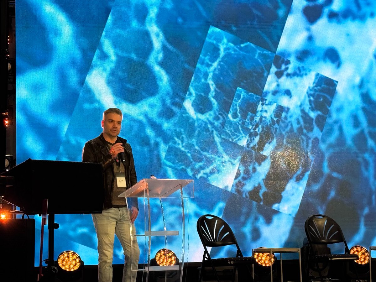 Monica Zeng tweet media