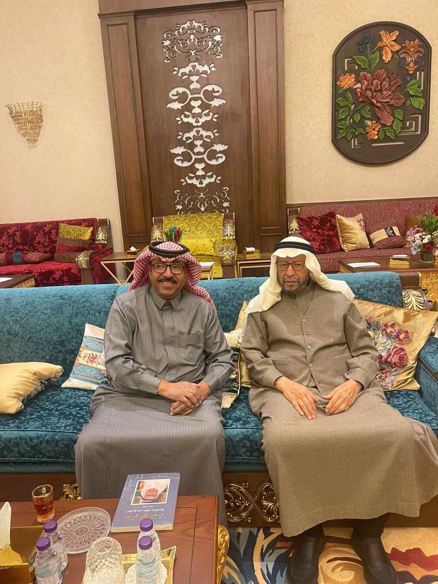 269saud4's tweet photo. سعدت اليوم بتناول طعام الإفطار الرمضاني على مأدبة سعادة الاستاذ النبيل الشهم الكريم الشيخ حمد بن محمد بن سعيدان شيخ التواضع والعطاء والعصامية والرقي  ماشاء الله تبارك الله .  وتشرفت باهداء من سعادته كتابه "حياتي في الرياض. الطريق إلى العقار والتنمية " في طبعته الثالثة . ودار  الحديث في مجلسه العامر في موضوعات اجتماعية وفكرية واقتصادية تتعلق بشئون الشباب والأسرة ونمو الرياض الهائل والتنمية العظيمة التي تمر بها بلادنا