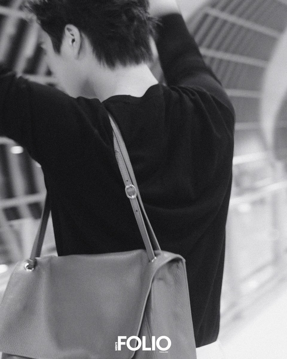 #ALERT

เปิดภาพแอร์พอร์ตลุคของหนุ่มเจมีไนน์ นรวิชญ์ ก่อนออกเดินทางสู่กรุงปารีส ประเทศฝรั่งเศส เพื่อเข้าร่วมชมโชว์ของ CHANEL คอลเลกชั่น Fall Winter 2026/27 ซึ่งนับว่าเป็นโชว์แรกที่หนุ่มเจมีไนน์ได้เข้าร่วมชมในฐานะ House Ambassador

#MensFolioThailand
#CHANEL
#CHANELXGemini