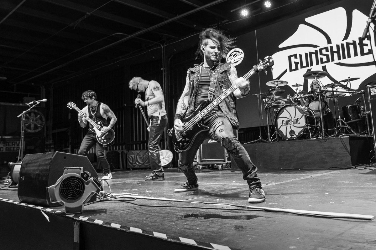 BeachMan's tweet photo. @Gunshine_Gang Another awesome show with Gunshine! --- https://t.co/f5XK27h3zi https://t.co/l6egDYkWBz