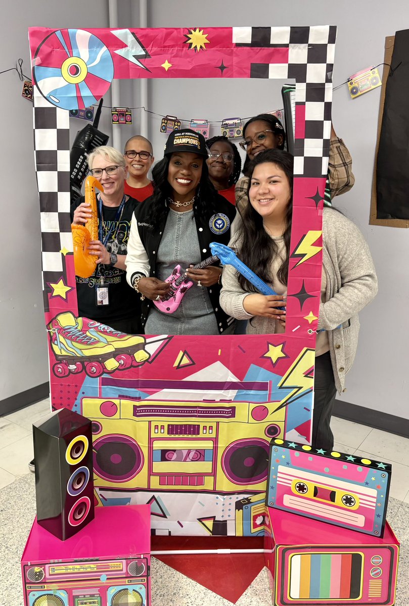 V.Ocañas tweet media