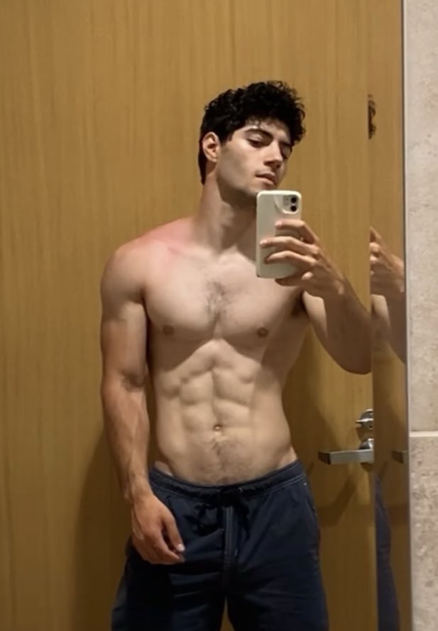 community_jock's tweet photo. What is This genre of man called? https://t.co/DHKmvKtx8O