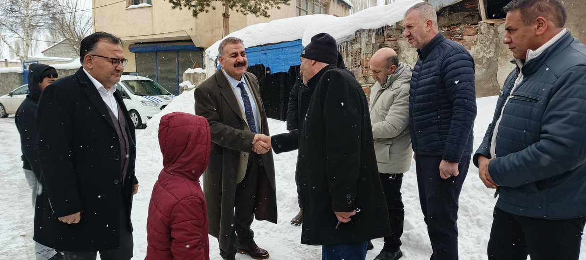 AvMuhammetSunar's tweet photo. • "Ramazan İkliminde Palandöken Buluşmaları" kapsamında, Cuma namazı sonrası Maksut Efendi Mahallemizde kıymetli komşularımızla bir araya gelerek hasbihal ettik.
Bizleri içtenlikle karşılayan komşularımıza teşekkür ediyoruz. https://t.co/zIjTR8dKni