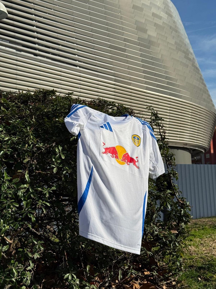 MadridXtra's tweet photo. 📲 Leeds United: “In white, since the 60s decade, inspired by the greatness of Real Madrid.

Happy 124 years of history, Madridistas!” 🤍 https://t.co/azu2YeIck6