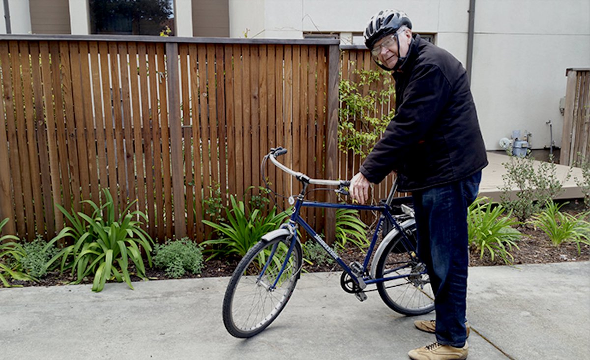 DrQz's tweet image. Don Knuth tries riding a Claude cycle.  
cs.stanford.edu/~knuth/papers/…  

#GenAI #computer #science #algorithms #mathematics