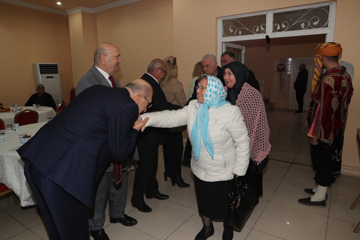 BelediyesiAyas's tweet photo. Ayaş’ta Gönül Sofrası

Ayaş Belediye Başkanımız Sayın İzzet DEMİRCİOĞLU; muhtarlar, sivil toplum temsilcileri, belediye meclis üyeleri, şehit aileleri ve gazilerimizle iftar sofrasında bir araya geldi.
Birlikte güçlüyüz, birlikte Ayaş’ız. https://t.co/YjnCnZUE40