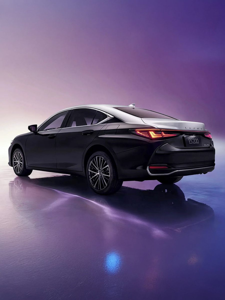 MotorShowme's tweet image. Introducing the Lexus ES 200 Moon Shadow Edition, featuring a distinctive two-tone exterior inspired by moonlight reflections. Powered by a 2.0L four-cylinder producing around 170 hp, it combines refined design with modern in-car technology
#LexusES #MoonShadowEdition #MotorShow