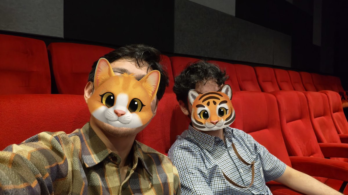 plusz_ultrax's tweet photo. movie night with my luv🥰🎬🍿 @markriian https://t.co/nvwXPTvT7R