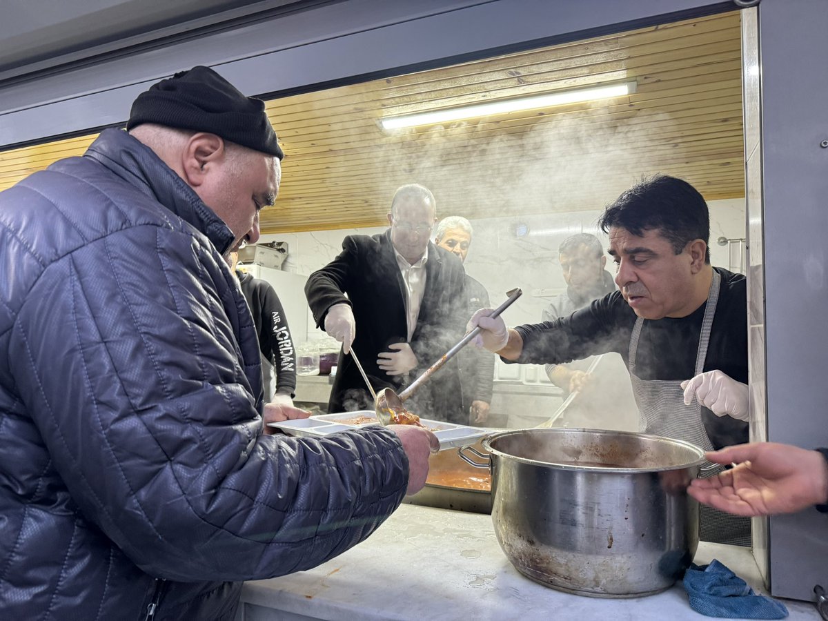 Denizköşkler Mahallemizde, Sn. Yaşar Yedikardeşler ve kıymetli ailesinin vermiş olduğu iftar programına katılım sağladık.

Ramazan ayının manevi atmosferinde bir araya gelerek aynı sofrayı paylaşmanın mutluluğunu yaşadık. Misafirperverlikleri ve nazik davetleri için Sn. Yaşar