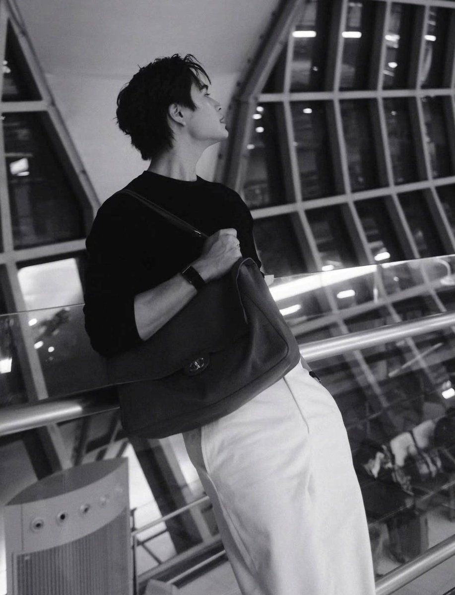 ส่องแอร์พอร์ตลุคของ "เจมีไนน์ นรวิชญ์" <a href="/gemini_ti/">gemini_nt</a> Brand Ambassador ของ CHANEL เตรียมบินลัดฟ้าสู่กรุงปารีส เพื่อร่วมชมโชว์ของ CHANEL คอลเลกชัน Fall/Winter 2026 รอติดตามให้กำลังใจกันน้า✈️✨️

GEMINI BOUND FOR CHANEL FW26
#CHANELXGEMINI 
#CHANELFallWinter
#CHANEL <a href="/CHANEL/">CHANEL</a>