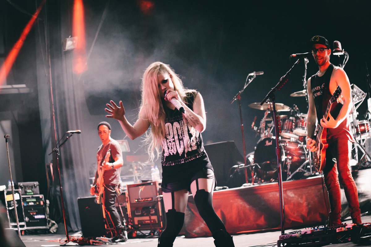 Access Avril tweet media