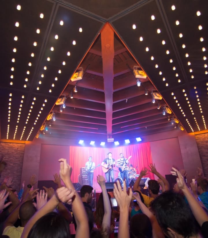 Breakers has a great lineup of entertainment all month, you won't want to miss! 🤘🎶

Check out the calendar and plan your next night out! bit.ly/3gGJVjJ