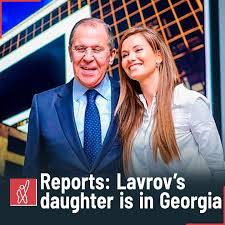 galluzzilucio's tweet image. È stata titolare di un’attività di produzione artistica e organizzazione di mostre chiamata “#SmartArt” e fondata nel 2016 assieme a #EkaterinaVinokourova, figlia dell’attuale ministro degli esteri russo #SergeiLavrov e moglie di #AleksandrVinokourov, uomo 
22/