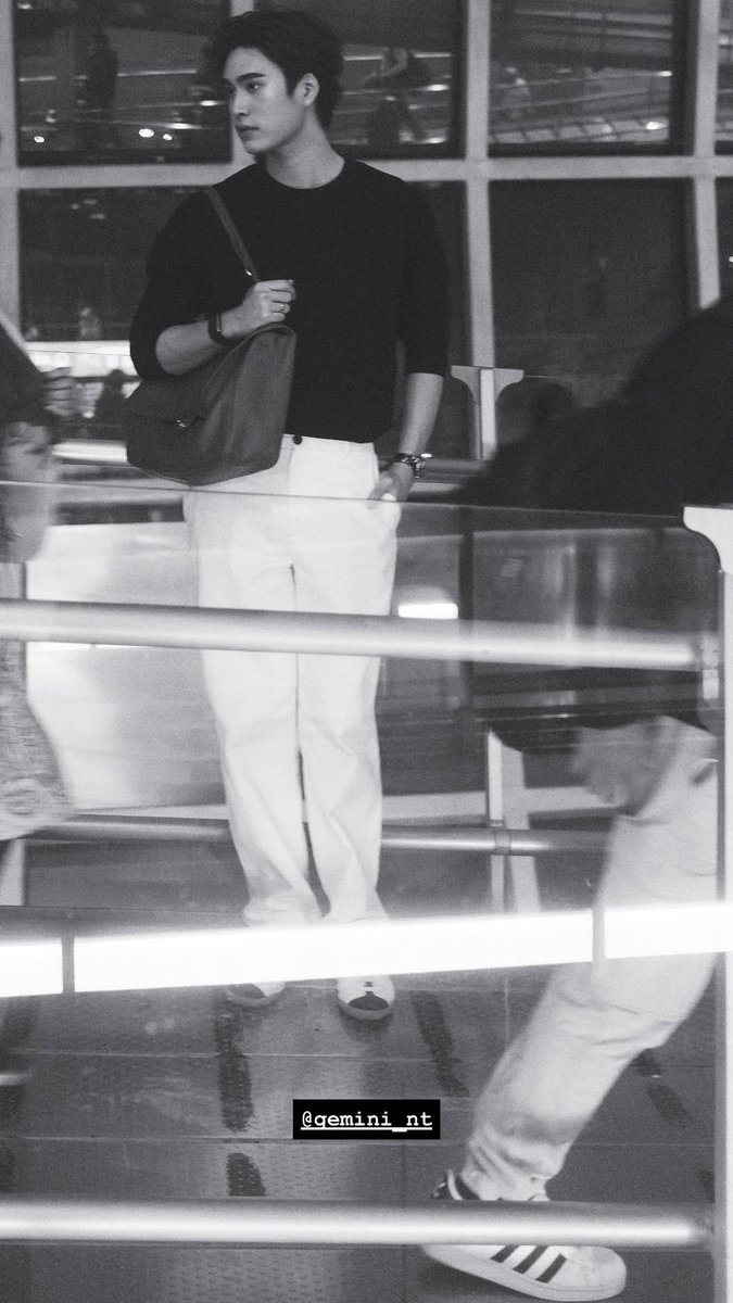 Safe skies our Chanel House Ambasaador 🤍
cr: poolookoooooo

GEMINI BOUND FOR CHANEL FW26

#CHANELXGEMINI