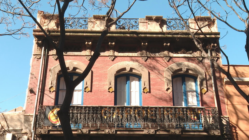 MadridProyecta's tweet photo. 💭La arquitectura pública y la regeneración urbana, sí, muy chulas en Barcelona. Pero en tema patrimonio hacen cosas incomprensibles.

Edificios condenados este año (uno ya demolido):

📍Barcelona
🗨️https://t.co/xtyX8Rgu5W
🗨️https://t.co/xTlwmKeCYA
🗨️https://t.co/9SX4YBcbF2 https://t.co/ONcFOTpNi5