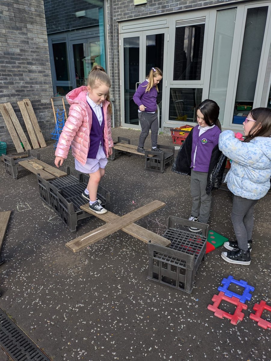AitkenbarPS's tweet image. The children in P2 worked as a team to create a challenging obstacle course that required, speed strength and skill 🧠 🏃‍♀️ 💪 #learningthroughplay #teamwork