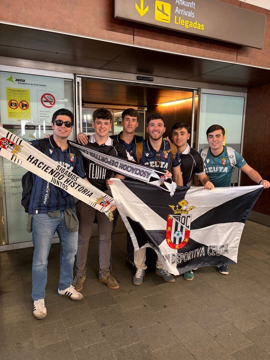 Javi_floreeess's tweet photo. Ya por tierras canarias a disfrutar del finde y a llevarnos los 3 puntitos. Que siga el circo 🎪 
@ADCeuta_FC @jjromerog5 https://t.co/I0vCb2oXLp