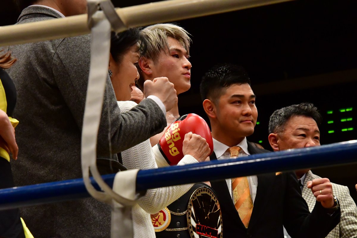 フォトセッション後のマイクではRISEでの次戦をアピールし、Bigbang &amp; RISEの自分を応援してして欲しいと語ったBigbangスーパーライト級王者・奥平将太選手。フォトセッションでは同門の怜虎選手が奥平選手の王座防衛を祝福した。
#bigbang_kick