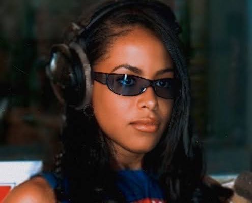 NYGELSARTORIAL's tweet photo. Saint Laurent Spring 2026
   Romeo Gigli Spring 2001
(As seen on Aaliyah) https://t.co/6D549jDggP