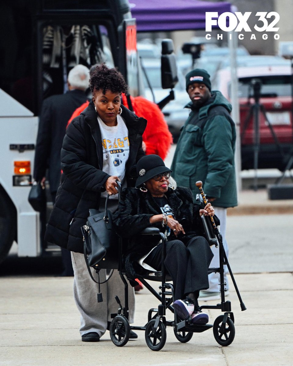 FOX 32 News tweet media