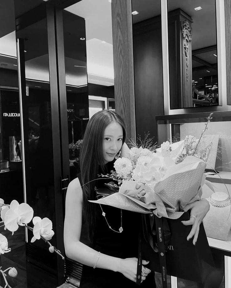 Well, the clingy boy never fails to show up with pretty bouquets! I‘m the luckiest.