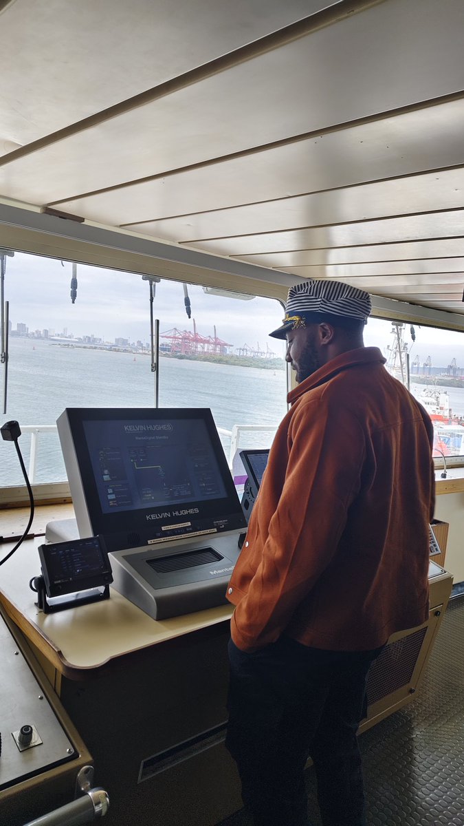 DrexHairworld's tweet photo. Checking the ECDIS...
#Marine #lifeatsea #marinelife #engrdrex https://t.co/xwvistszdV