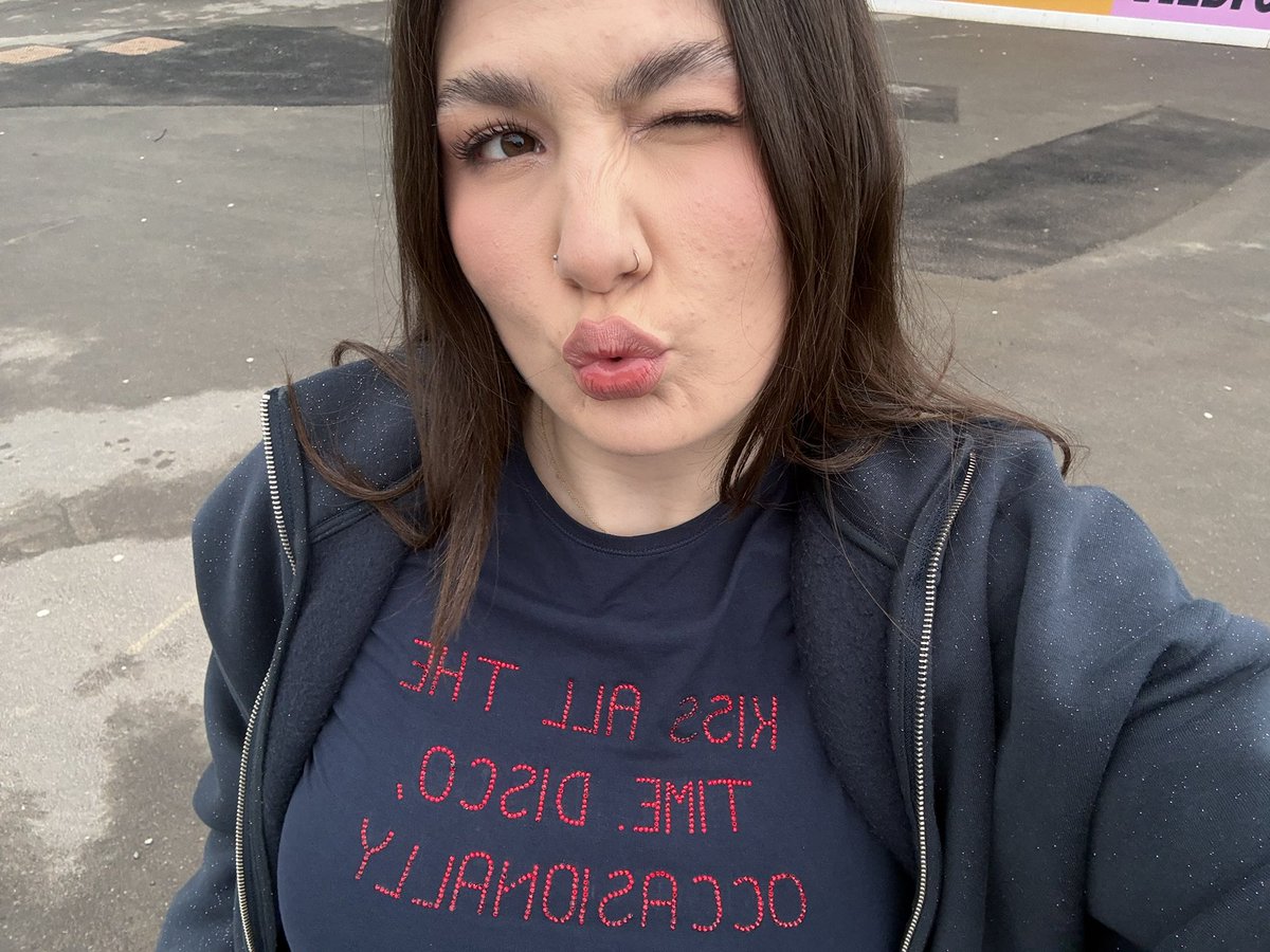 ⋆.˚✮emilie✮˚.⋆ IS BACK tweet media