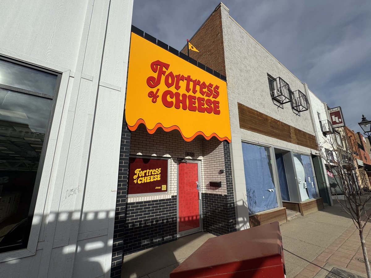 SpeedproCanada's tweet image. Store front signage makes a business POP!  Here is a few examples of recent work from our SpeedPro Medicine Hat studio! Contact your local SpeedPro studio today to learn more!
#SpeedProMedicineHat #SpeedPro #SpeedProCanada #Storefrontsignage #signs #branding #GetNoticed