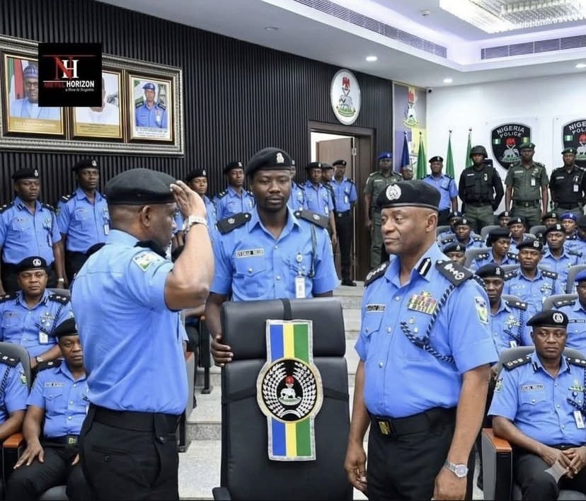 Yorubadboyyolo's tweet photo. Life no get manual, Frank mba salute his former junior colleague, now his new boss Tunji Disu #Insidelife https://t.co/sRzs87rmL4
