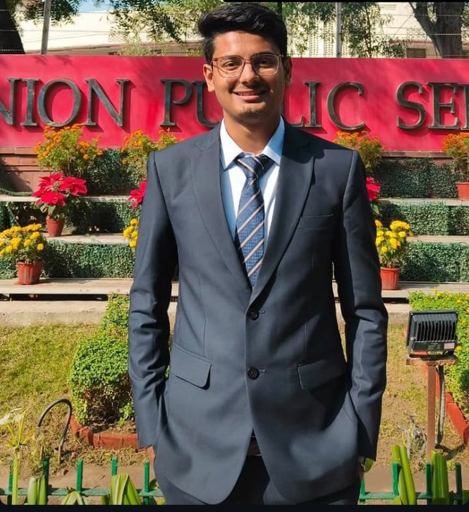 RailwayNorthern's tweet photo. A Proud Moment for Rail Parivar !

Ishitwa Anand, an alumnus of Oak Grove School, has secured AIR 50 in the Civil Services Examination 2025. He studied at Oak Grove from Grade 3 (2011) to Grade 10 (2019).

His mother serves as an ASI in the Railway Protection Force at Deen Dayal Upadhyay Nagar Railway Station, making this achievement inspiring for all the Railway family. 

NR appreciates the continued guidance and support of GM NR (Chairperson, BOG OGS), PCPO NR (Executive Governor, BOG OGS) and all BOG members in nurturing young talent.

Congratulations to Ishitwa and the Oak Grove School community!

@RailMinIndia