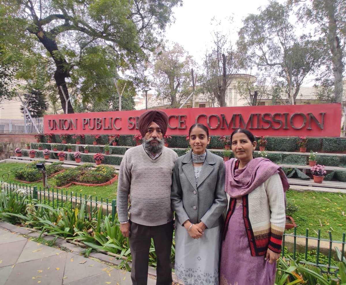 Rasneet Kaur, 22, daughter of <a href="/PSPCLPb/">PSPCL</a> lineman Jaswinder Singh of Rajpura, has cracked UPSC in her first attempt, securing AIR 51. 

She relied on self study, took help from online platforms and spent one year at home to prepare for the exam. 

Women making Punjab proud 👏👏👏
