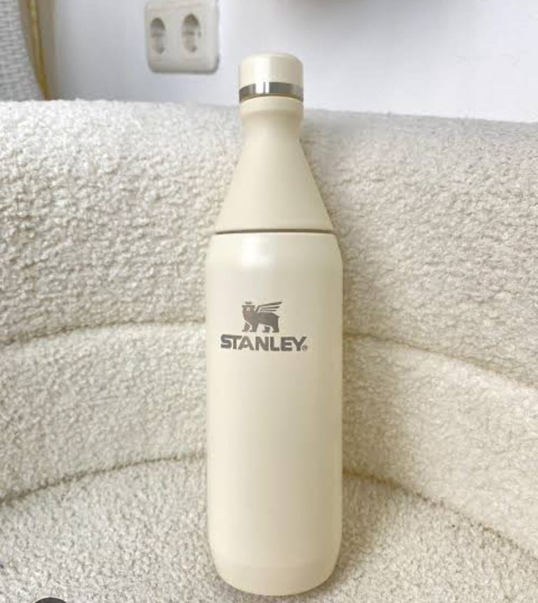 Mtindohome's tweet image. Stanley Insulated Bottle – Pink
A sleek, durable bottle designed to keep your drinks hot or cold for hours. 
Price: 75,000 UGX
mtindohome.com
Call/WhatsApp: +256775307070 | +256744307070
#StanleyBottle #HydrationEssentials #LifestyleAccessories