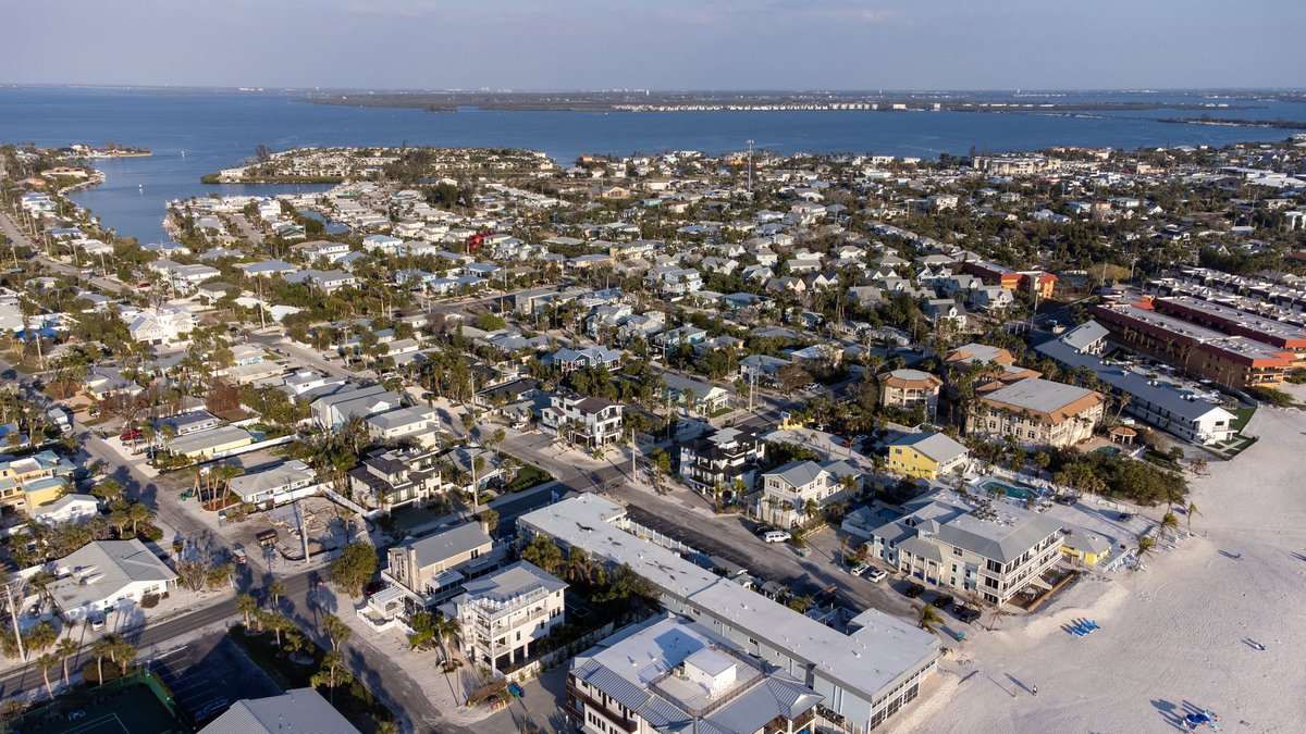 BeachInnAMI's tweet photo. From shoreline to bay, every corner of the island tells its own story. 🌴 https://t.co/NJ181s8crW