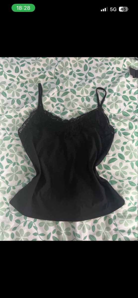 lo_a44's tweet photo. cc je fais un gros tri de mon dressing donc je vous mets quelques articles ici, mon compte : xloaox (aucun vêtement ne dépasse les 15€) https://t.co/WQ1t6WX1Ru