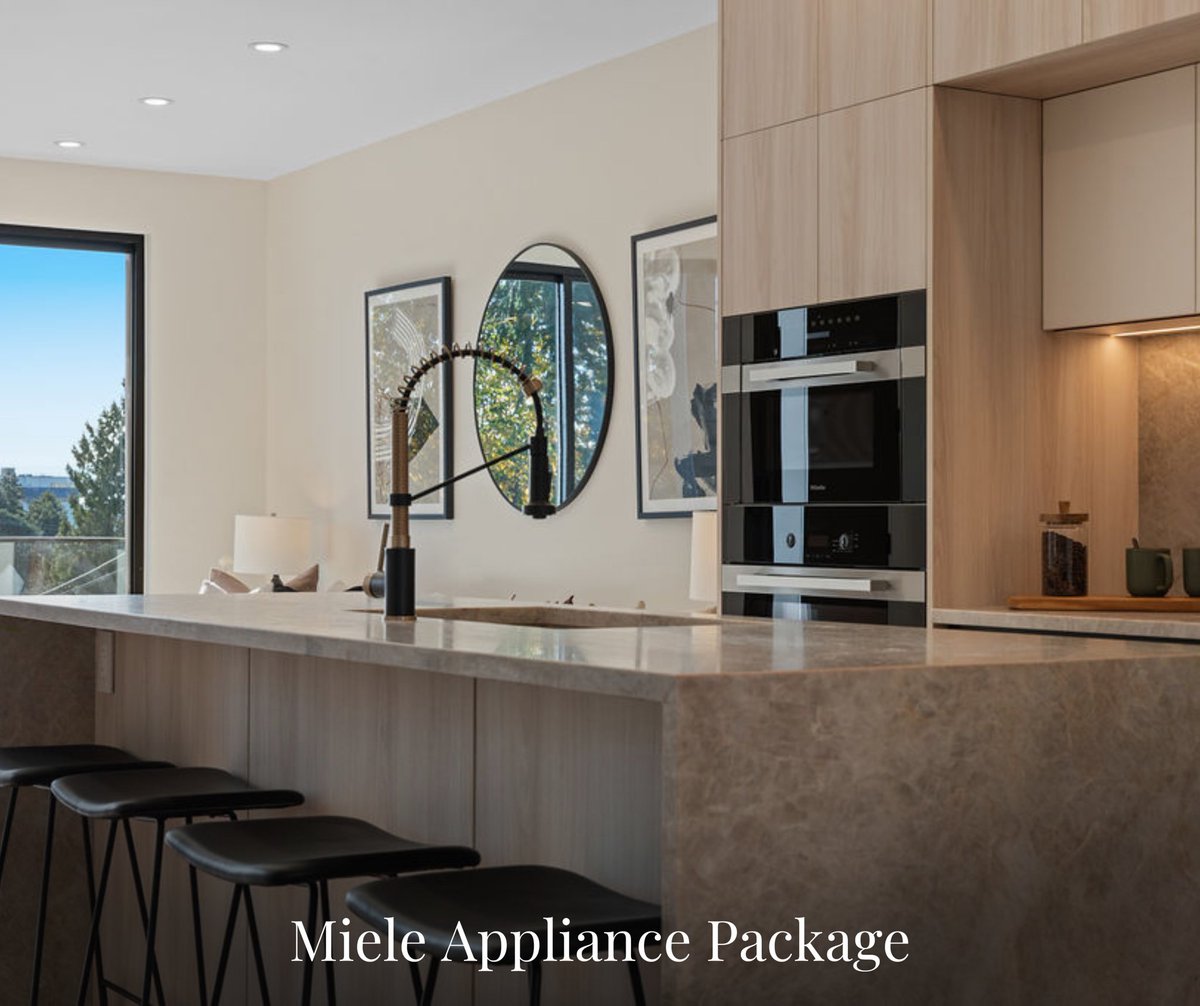 PontilloRealty's tweet photo. NEW LISTING - NEW PRICE 📍 504 E 5th Street, Lower Lonsdale, North Vancouver 

Now offered at $2,599,000 

🏡 Brand-new single-family DETACHED living in a walkable location,  5 blocks off  Lonsdale and minutes to the Shipyards. 

https://t.co/Heavpozc7l https://t.co/WGZWfvdXRK