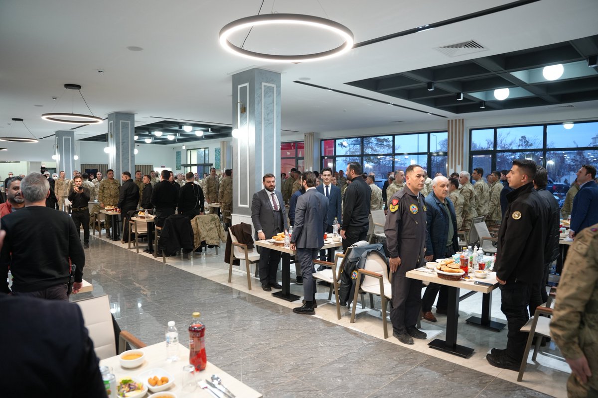 Jandarma Asayiş Kolordu Komutanlığımızın düzenlediği Güvenlik Korucularımızla İftar Programı’nda bir araya geldik.  

Sn. İl Başkanımız Abdulahat Arvas, Sn. Valimiz Ozan Balcı, Sn. Milletvekillerimiz Kayhan Türkmenoğlu ve Burhan Kayatürk’ün katılımlarıyla gerçekleşen bu anlamlı