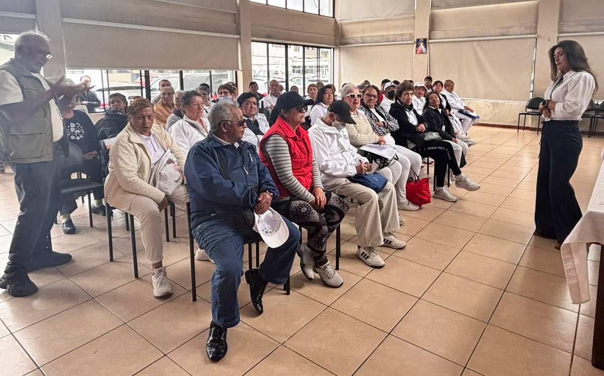 DEFENSORIAEC's tweet photo. ⁉️💭Durante los encuentros se atendieron consultas sobre la #LOPAM, el sistema notarial integral y tarifas notariales, entre otros beneficios previstos en la ley, fortaleciendo el conocimiento y la exigibilidad de derechos de las #PersonasAdultasMayores. https://t.co/YImJ54JPQX