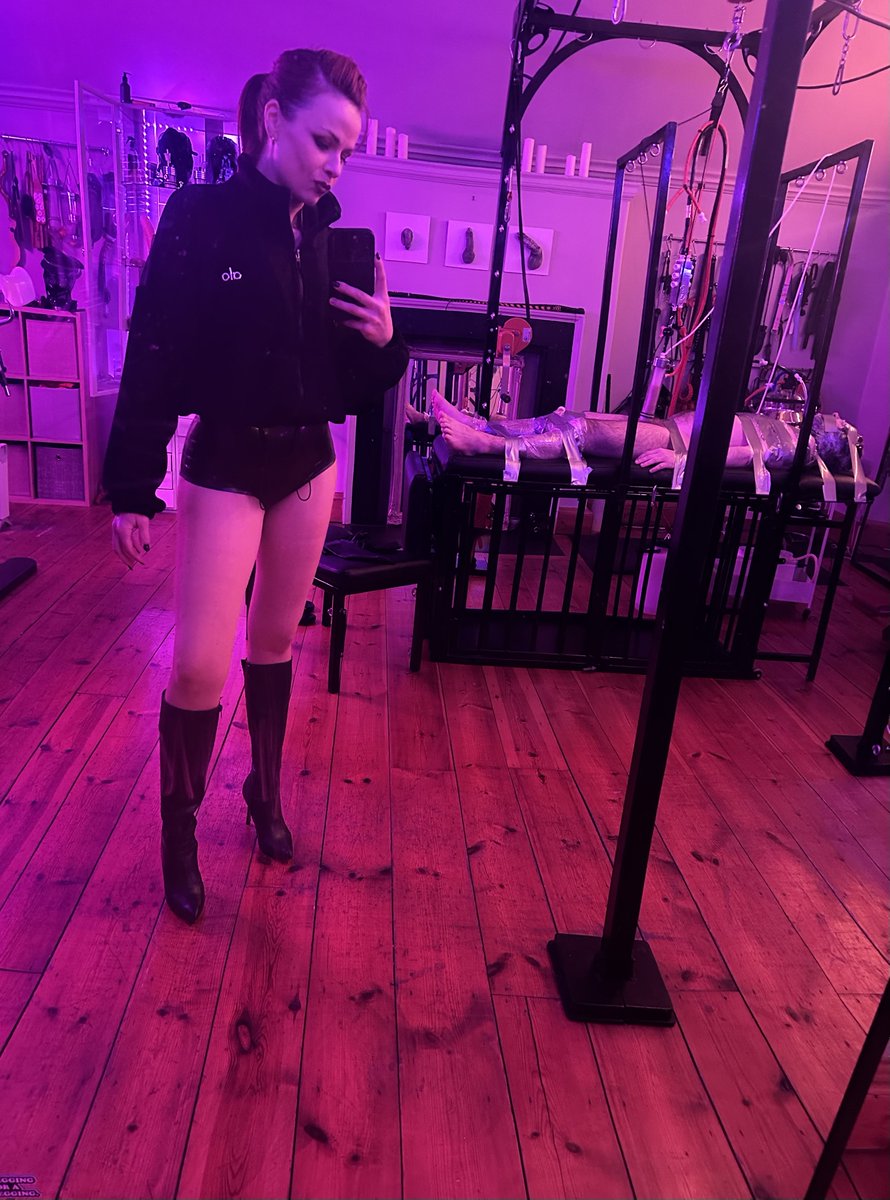 Lady Imogen Embers - Dublin tweet media