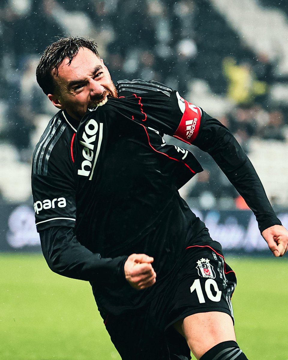 Bu forma sadece bir forma değil, bir arma, bir tarih!
Kaptan <a href="/OrkunKokcu/">Orkun Kökcü</a> ve tüm takımımıza sonuna kadar güveniyoruz.
Arkanızda milyonlarca Beşiktaşlı var.
Sahada yüreğinizi koyun, biz tribünde kalbimizi koyacağız.
Haydi Beşiktaş! 🦅⚫⚪ #Beşiktaş