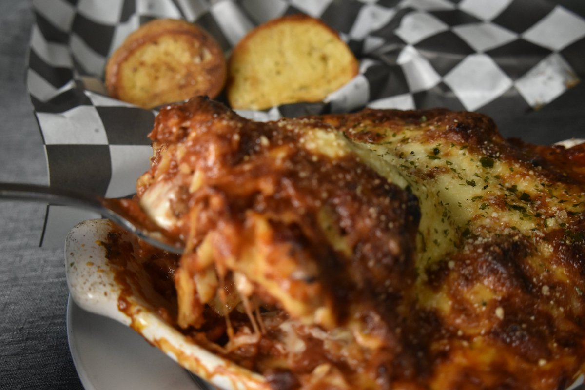 TheeUpperCrust's tweet image. Friday Special: Lasagna w/Garlic Bread
theeuppercrust.com/food-menu
#lasagna #fridayspecial #pardeeville
