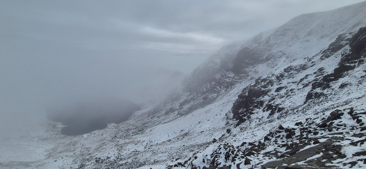 LakesWeather's tweet image. Firm &amp;amp; icy neve (refrozen snow) at the exit to #swirraledge hidden beneath the new snow. Not a place to be taken unaware and take a slip! #microspikes recommended for this weekends adventures #Helvellyn #summitsafely #beadventuresmart Zac