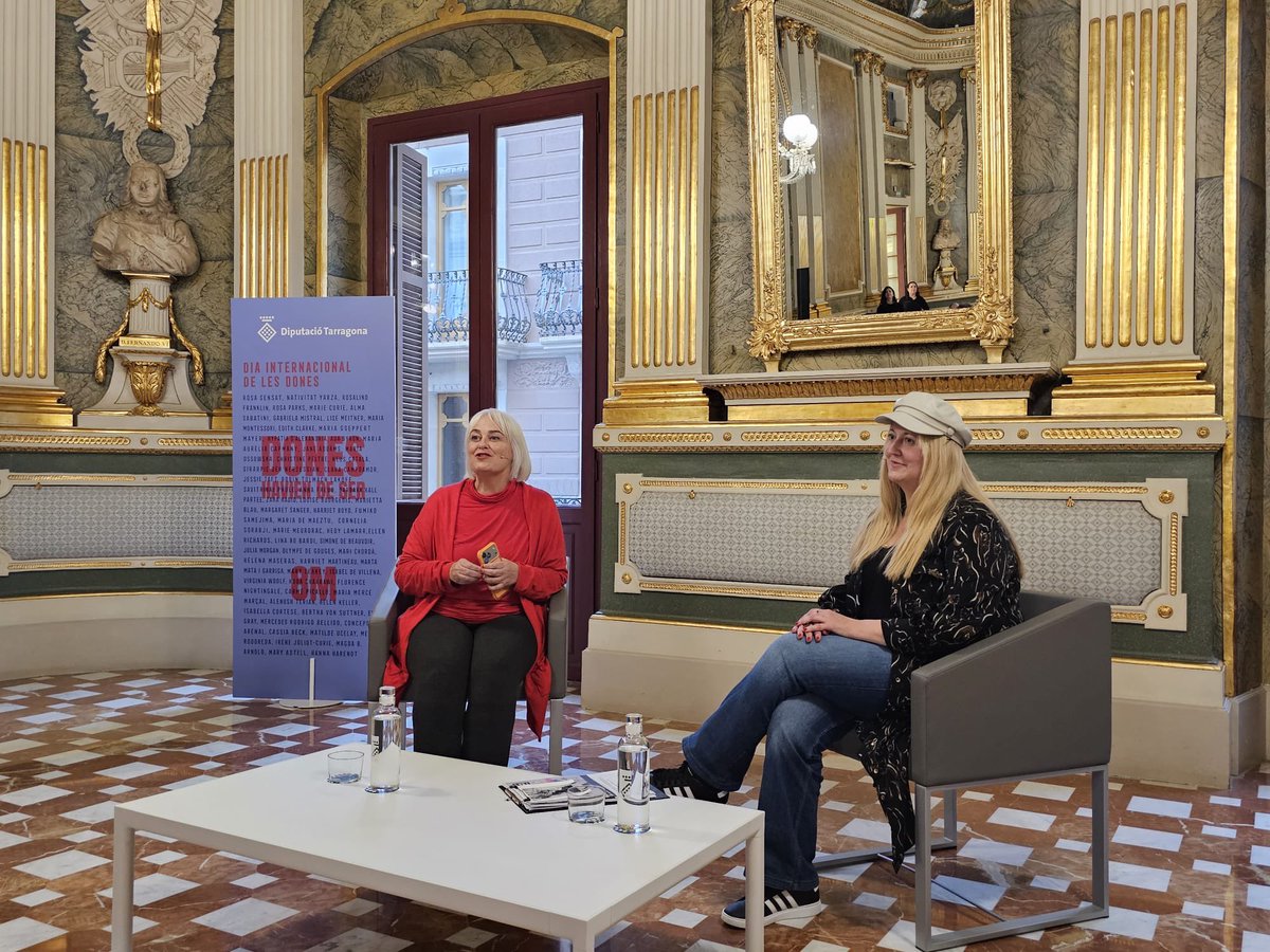 Dipta_cat's tweet photo. 🗣️L'artista Gala Mirissa i la periodista Mariola Dinarès reflexionen sobre els reptes i les oportunitats per a les dones al món digital en un acte al #PalauBofarull de la #Dipta a #Reus, amb la participació de la diputada Iris Castell.
#8M #8M2026 #DiadelesDones https://t.co/adu17SQlWN