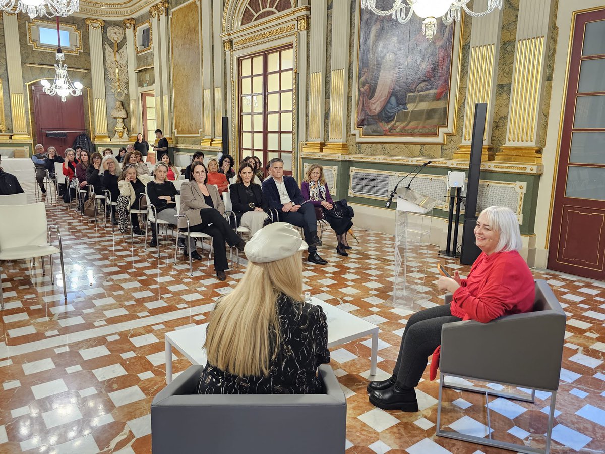 Dipta_cat's tweet photo. 🗣️L'artista Gala Mirissa i la periodista Mariola Dinarès reflexionen sobre els reptes i les oportunitats per a les dones al món digital en un acte al #PalauBofarull de la #Dipta a #Reus, amb la participació de la diputada Iris Castell.
#8M #8M2026 #DiadelesDones https://t.co/adu17SQlWN