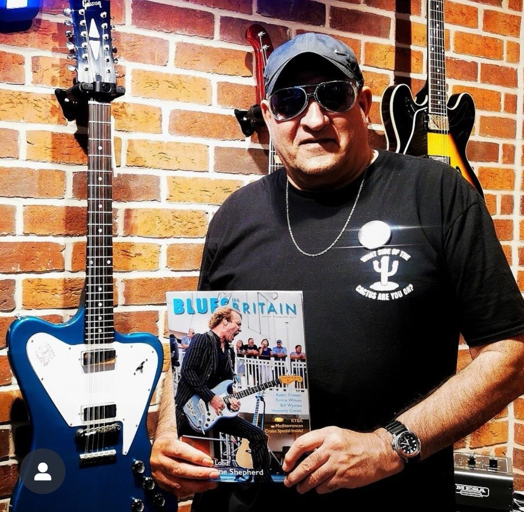 BluesmanMikeF's tweet photo. @edwinofficially @CustomGibson @gibsonguitar @HenshallAlfie @TonyRyanJnr @LawsuitGuitars Did a @CustomGibson shoot in that West End showroom for @BluesBritain Magazine a couple of years ago.

#GibsonGuitars
#KeepinIt12
#Play2All
#WhatSideOfTheCactusAreYouOn https://t.co/1LsguL7hq3