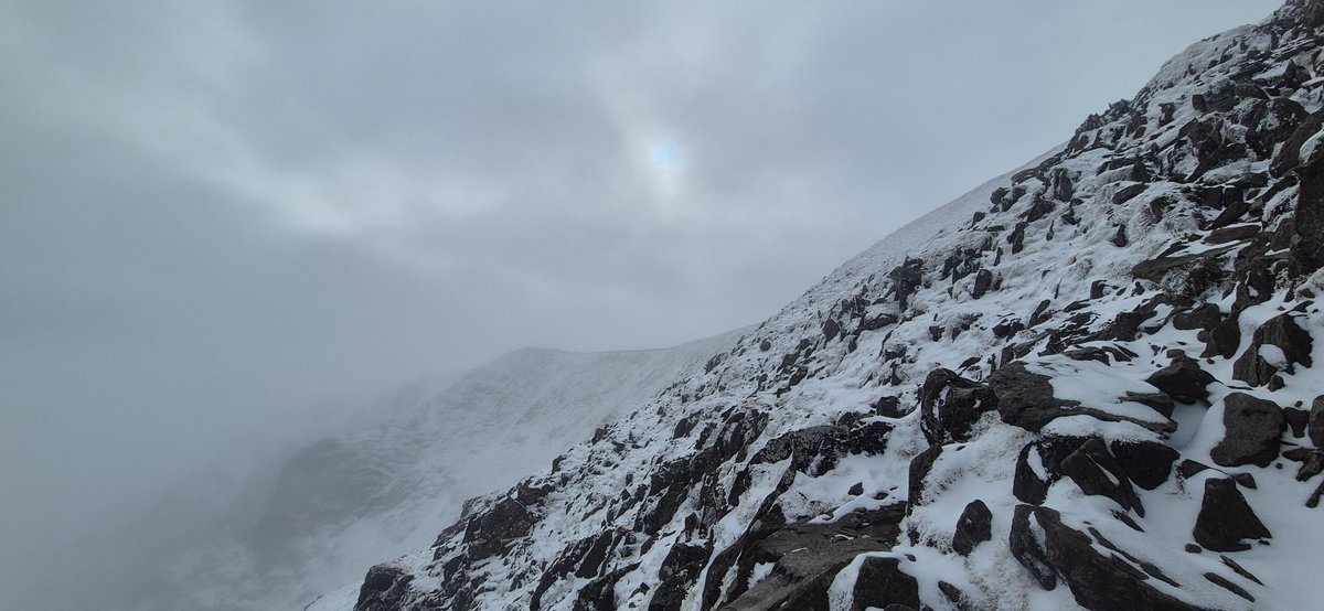 LakesWeather's tweet image. Firm &amp;amp; icy neve (refrozen snow) at the exit to #swirraledge hidden beneath the new snow. Not a place to be taken unaware and take a slip! #microspikes recommended for this weekends adventures #Helvellyn #summitsafely #beadventuresmart Zac