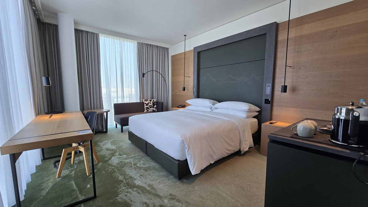 Ellie & Stefan 👫| Berkeley Square Barbarian tweet media