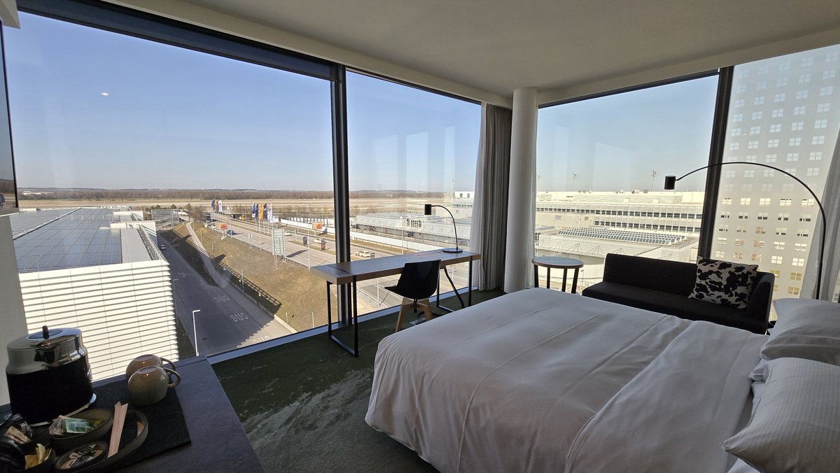 Ellie & Stefan 👫| Berkeley Square Barbarian tweet media